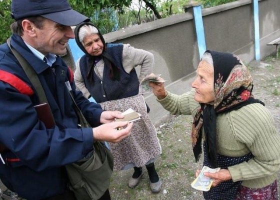 Poșta Română își abandonează bătrânii: pensiile, împinse spre privat pentru că nu mai ies calculele