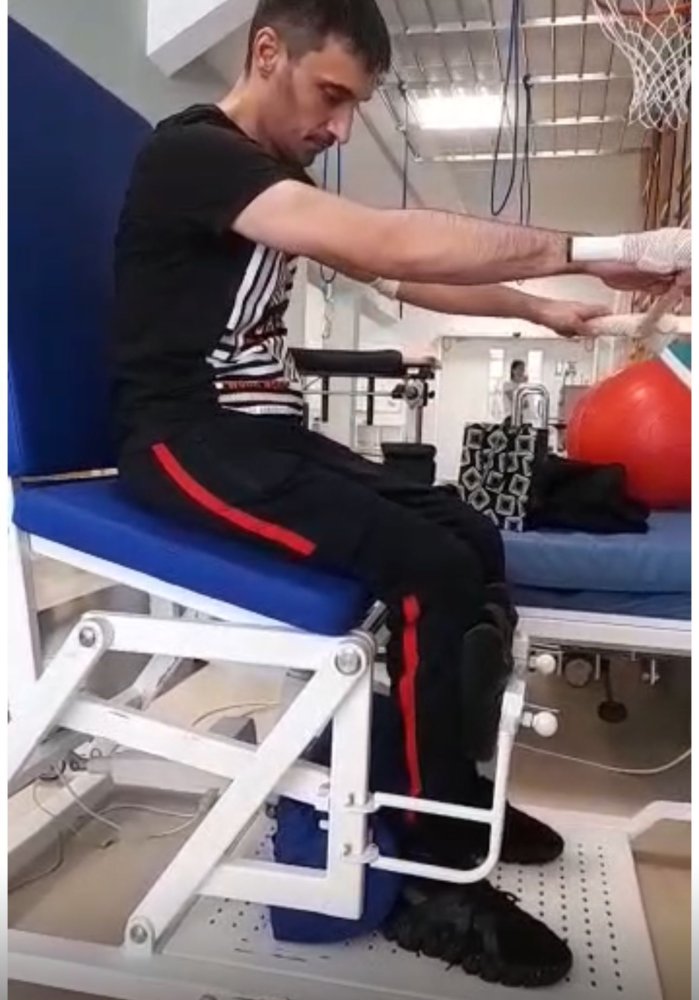 Un tanar care a paralizat, dupa ce a cazut de pe acoperisul casei, are nevoie de ajutorul nostru! Un tanar care a paralizat, dupa ce a cazut de pe acoperisul casei, are nevoie de ajutorul nostru!