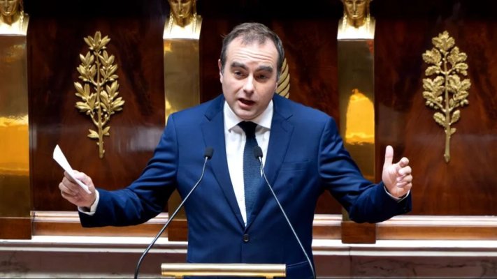 Premierul francez se grăbește să adopte o lege bugetară provizorie pentru a evita blocarea activității guvernului