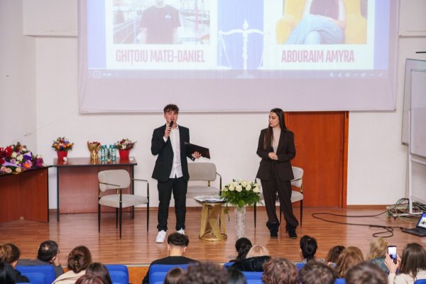 Doi liceeni din Constanța au lansat un ghid de educație juridică non-formală. Video