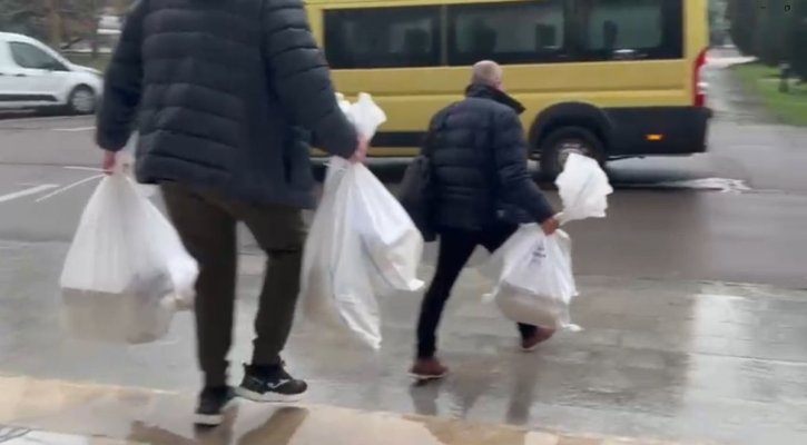 Materialele electorale pentru alegerile parțiale din Dobromir și Lumina au fost predate sub pază către secțiile de vot