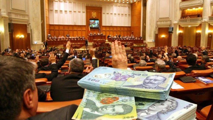 Asta da austeritate! Deputații își fac un cadou de Crăciun: Sporurile și indemnizațiile cresc cu 28%