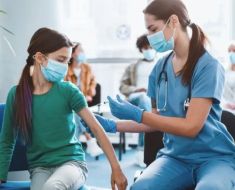 Începe vaccinarea antigripală. Cine beneficiază de vaccin gratuit și cine primește compensare 50% Începe vaccinarea antigripală. Cine beneficiază de vaccin gratuit și cine primește compensare 50%