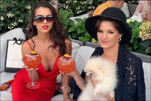 Andra Volos, imagini rare cu femeia care i-a dat viață