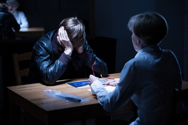 Când Codul Penal e depășit... realitatea stă față în față cu tragedia minorilor violenți