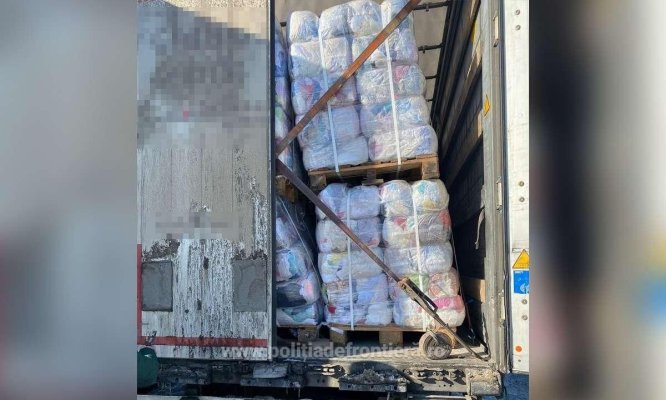 Peste 16 tone de deşeuri textile au fost oprite la intrarea în ţară, la Punctul de Trecere a Frontierei Siret