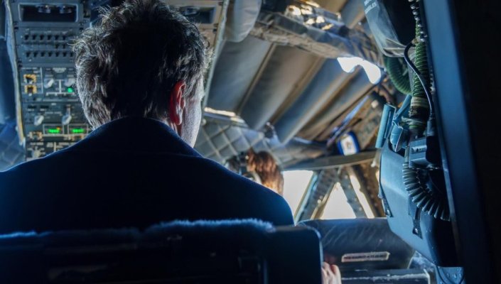 Președintele Nicușor Dan și delegația oficială au ajuns la București, după ce au fost blocați pe aeroport la Paris