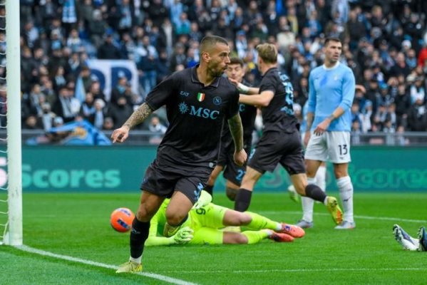 Fotbal: Campioana SSC Napoli, învingătoare în meciul cu Lazio (2-0), pe Stadio Olimpico