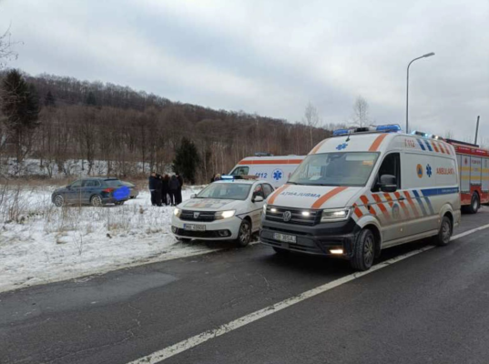 Trei tineri transportați la spital în urma unui accident rutier pe DN7C Transfăgărășan, aproape de Cârțișoara