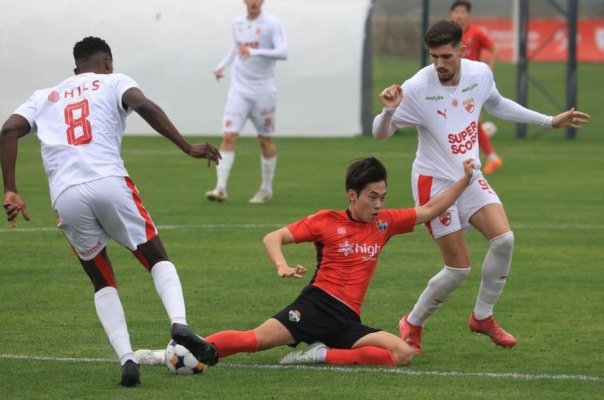Fotbal: Dinamo București - Gangwon FC 3-2, în meci amical