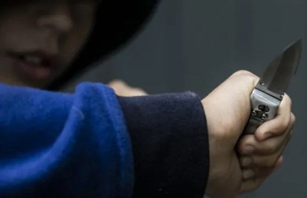 Un copil de 10 ani a fost înjunghiat de un alt minor de aceeași vârstă, pentru o jucărie