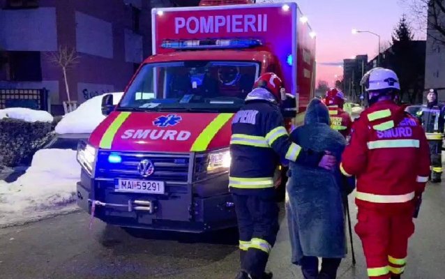 Explozie devastatoare, într-un bloc din Alba Iulia: Două persoane au fost grav rănite, iar 20 de locatari evacuați. Video