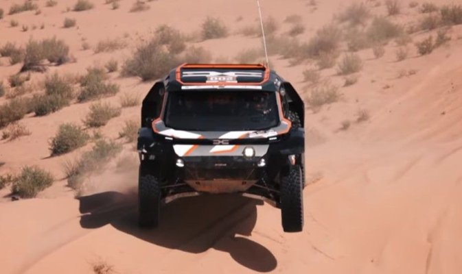 Legendarul raliu Dakar a fost câștigat de Dacia. Mașina are o rezistență uluitoare. Video