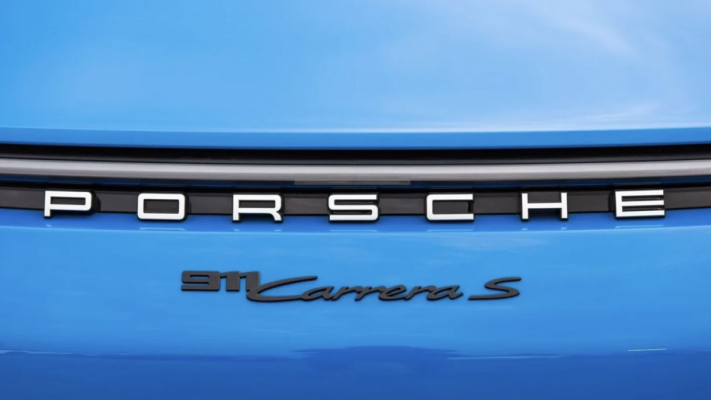 Un refugiat ucrainean cerea ajutor social, dar avea Porsche Cayenne și ducea o viață de lux