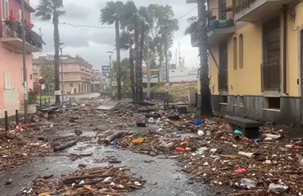 Ciclonul Harry a devastat sudul Italiei. Vânturile de intensitatea unui uragan au făcut ravagii. Video