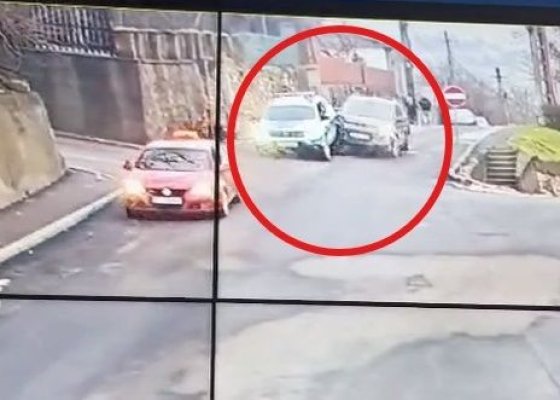 Imagini cu momentul în care autospeciala de poliție este lovită de un șofer, la Cernavodă. Video