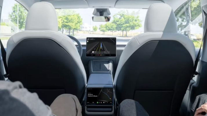 Transportul viitorului ajunge în Europa: un rival al Tesla lansează robo-taxiuri