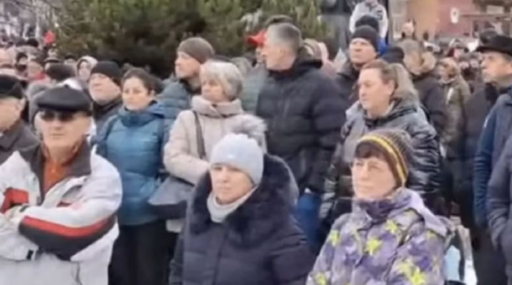 Peste două mii de persoane au ieșit în stradă la Miercurea-Ciuc. Protest împotriva creşterii taxelor şi impozitelor locale