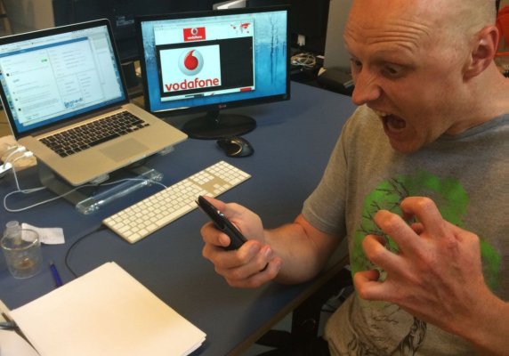 La Vodafone, clienții fideli trebuie să plătească 2 euro ca să vorbească cu un operator