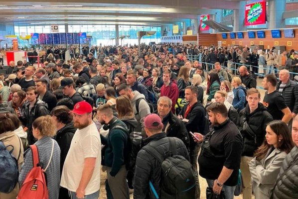 Haos pe aeroporturile din Moscova: sute de zboruri au fost amânate. Vezi de ce