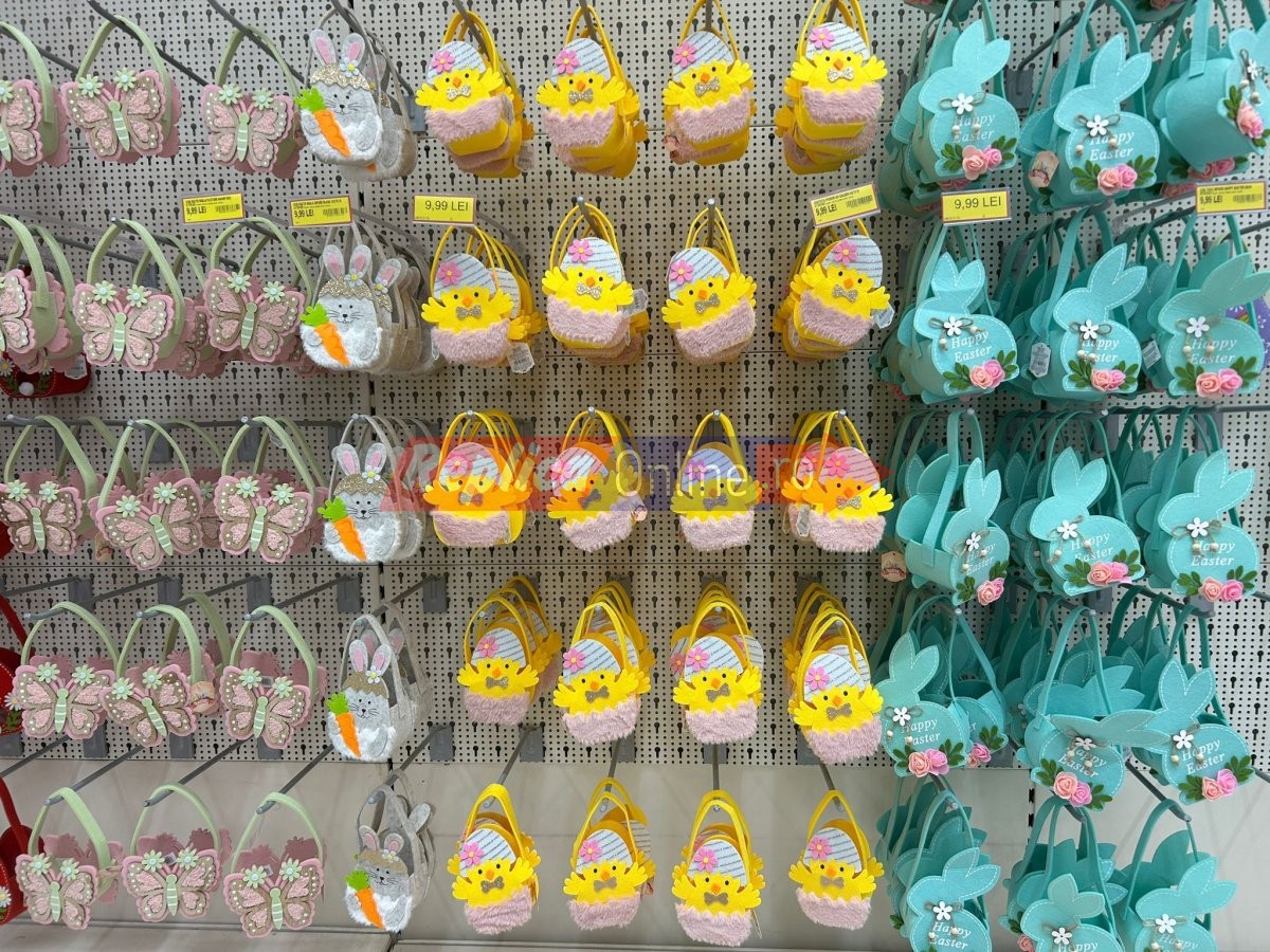 Nici nu a trecut bine Craciunul, ca Jumbo a scos deja de la naftalina... decoratiunile de Paste! Video
