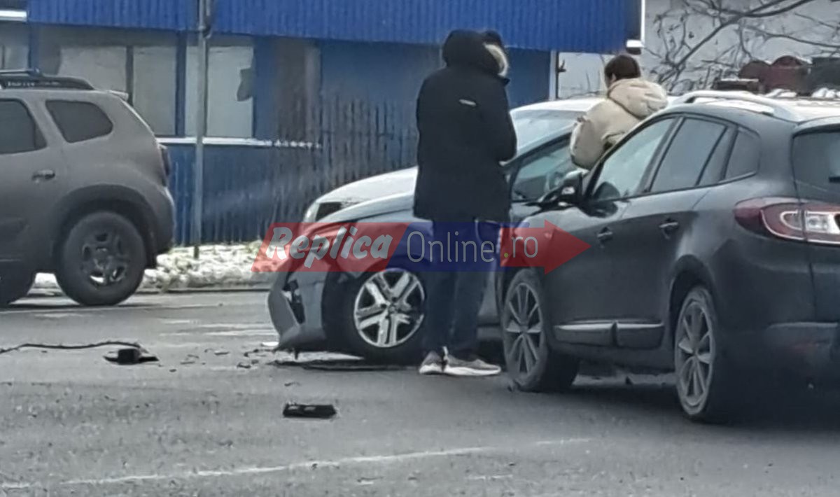 Accident rutier intre doua autoturisme, pe bulevardul Aurel Vlaicu Accident rutier intre doua autoturisme, pe bulevardul Aurel Vlaicu