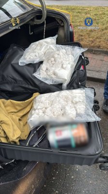 Prins în flagrant: 12 kilograme de substanțe psihoactive destinate tinerilor, confiscate de polițiști și DIICOT