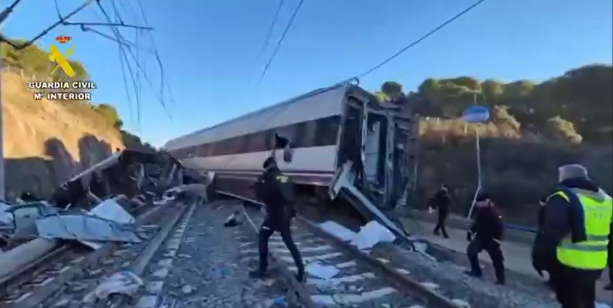 Un roman se afla la bordul trenului lovit violent in Spania. in momentul accidentului, era in apel video cu familia