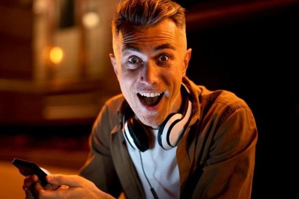 Influencerii și cazinourile online: Cum influențează streameri precum Roshtein piața jocurilor de noroc?