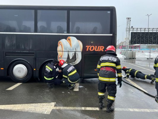 Un autocar a luat foc în parcare la Vivo Mall