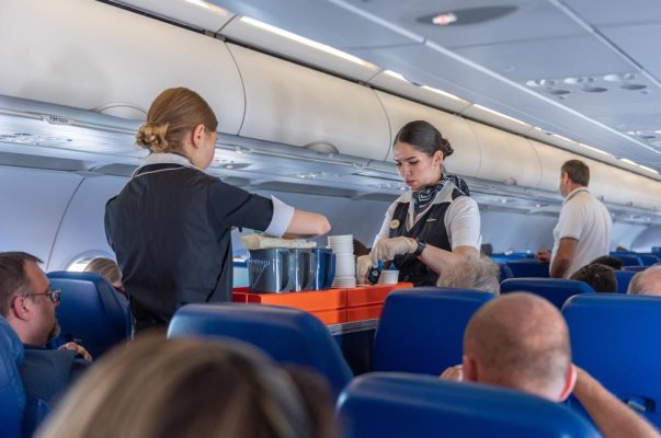 Studiu alarmant: Apa servită în avioane, „potențial nesănătoasă“