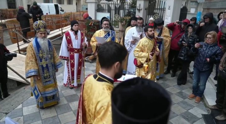 Slujba de sfințire a apei, Agheasma Mare, se săvârșește la Catedrală de Arhiepiscopul Tomisului, IPS Teodosie. Video