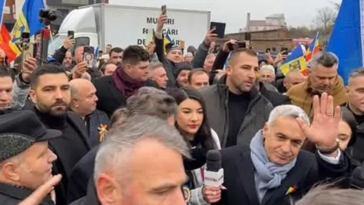 Călin Georgescu, la Monumentul Ostașului Necunoscut: „Sunteți obosiți de nedreptate, nu de muncă.”. Video