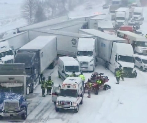 Carambol uriaș pe o autostradă din SUA - Au fost implicate peste o sută de mașini. Video