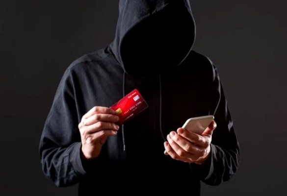 Noua metodă de fraudă: cum ți se fură banii din cont dacă faci plata cu telefonul 