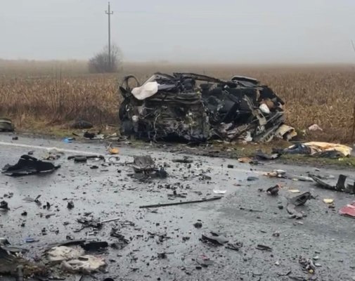 Carnagiu pe șosea! 7 persoane au murit după ce un microbuz, un TIR și o autocisternă s-au ciocnit. Video 