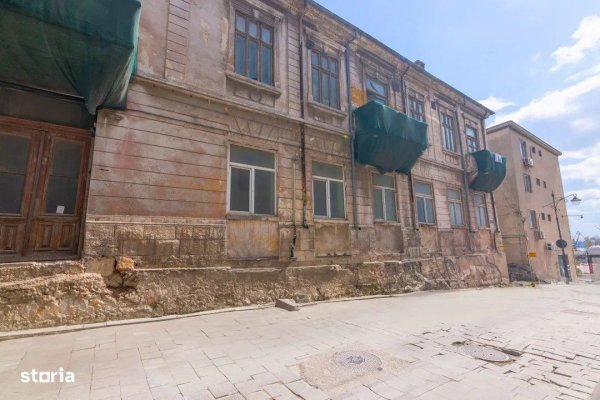 O dărăpănătură din Piața Ovidiu a ajuns să se vândă cu 450.000 de euro!