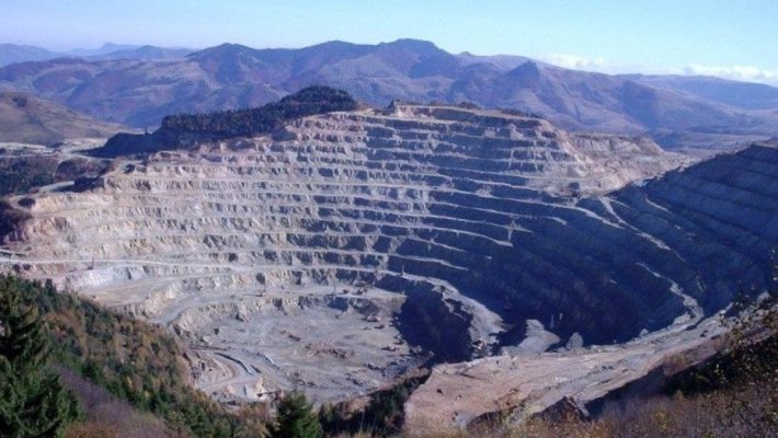 Contract record la Cupru Min, cu o firmă din Elveția. Miza: 60% din rezervele de cupru ale României