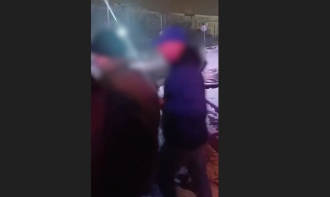 Doi bărbați din Constanța, prinși cu droguri în fața unei săli de jocuri de noroc. Video