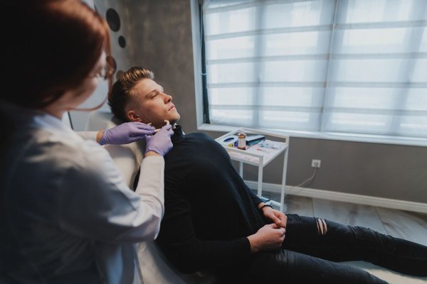 Tratamentul estetic preferat al bărbaților, botoxul și acidul hialuronic
