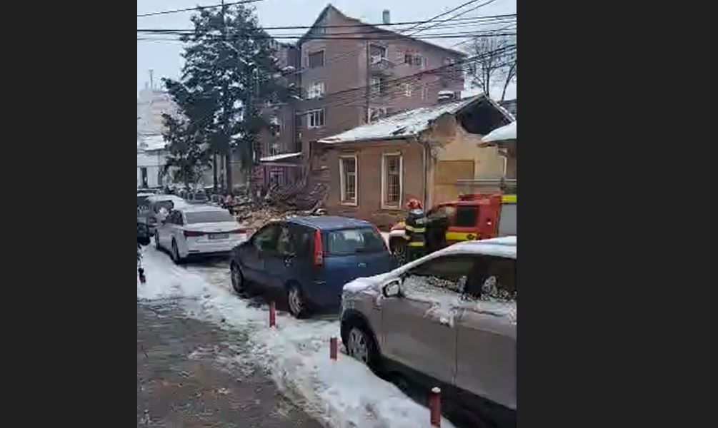 Explozie la un sediu de Politie! Trei politisti au fost raniti dupa ce o anexa a sarit in aer. Video