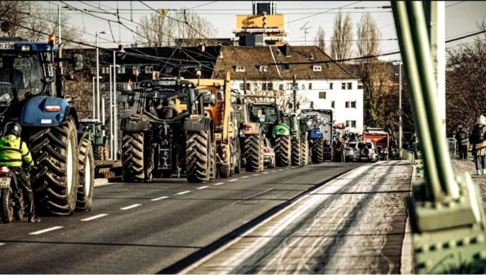 Proteste față de acordul Mercosur. Fermierii încearcă să blocheze cea mai aglomerată autostradă din Europa