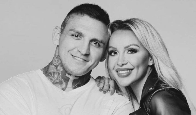 O influenceriță a murit la 31 de ani într-un accident rutier grav! A intrat cu mașina de lux într-un copac