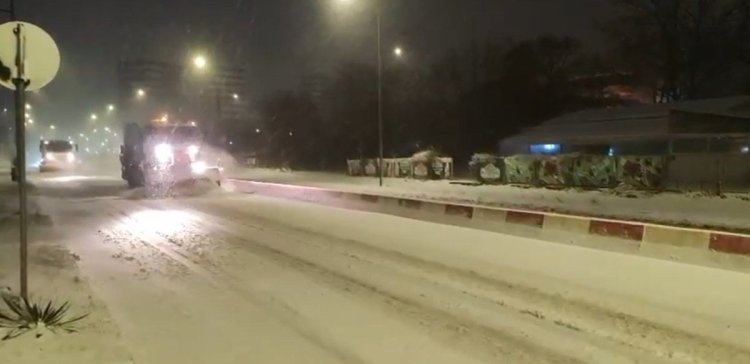 8 autoturisme blocate în zăpadă în județul Constanța scoase de autorități. Video