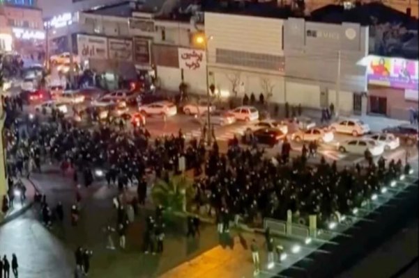 Tinerii din Iran, despre noul val de proteste: „Până la sfârșitul lunii ianuarie, SUA vor interveni, Republica Islamică va cădea”