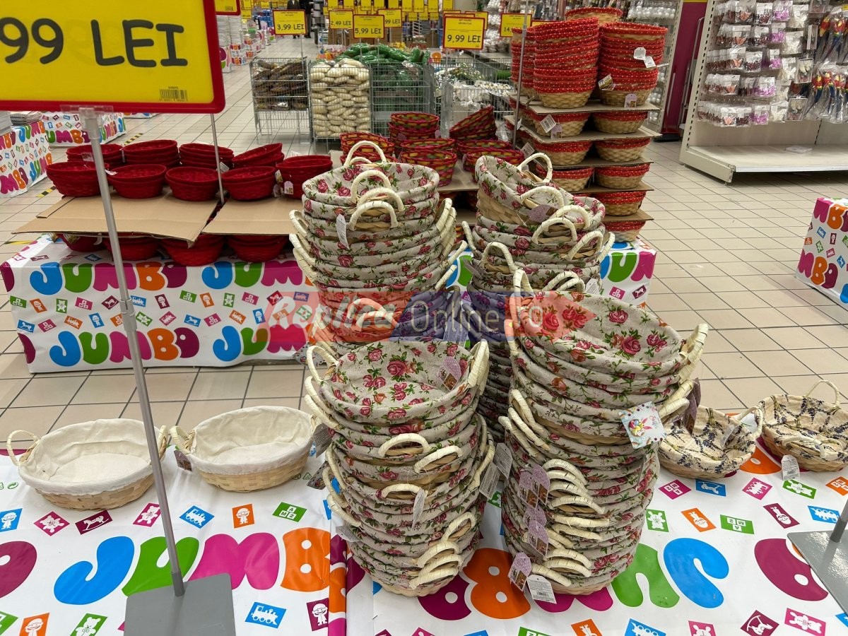 Nici nu a trecut bine Craciunul, ca Jumbo a scos deja de la naftalina... decoratiunile de Paste! Video Nici nu a trecut bine Craciunul, ca Jumbo a scos deja de la naftalina... decoratiunile de Paste! Video