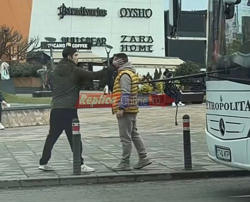 Bătaie ca-n Vestul Sălbatic, în fața City Park Mall, între un șofer de la Metropolitan și un tânăr! Video