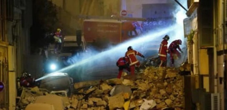 Incident grav la Paris: un etaj al unui imobil plin cu aproximativ 50 de persoane s-a prăbușit