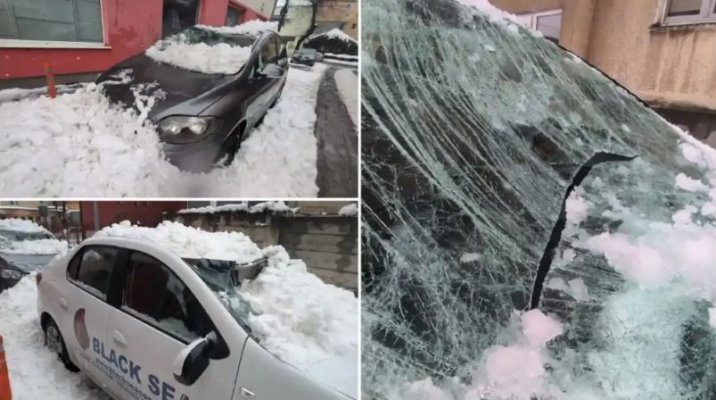 Mașini grav avariate după ce bucăți de gheață s-au desprins de pe acoperișuri. Video