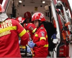 Incendiu puternic într-o localitate din Bistriţa-Năsăud: Trei case, o anexă şi două maşini, distruse de flăcări